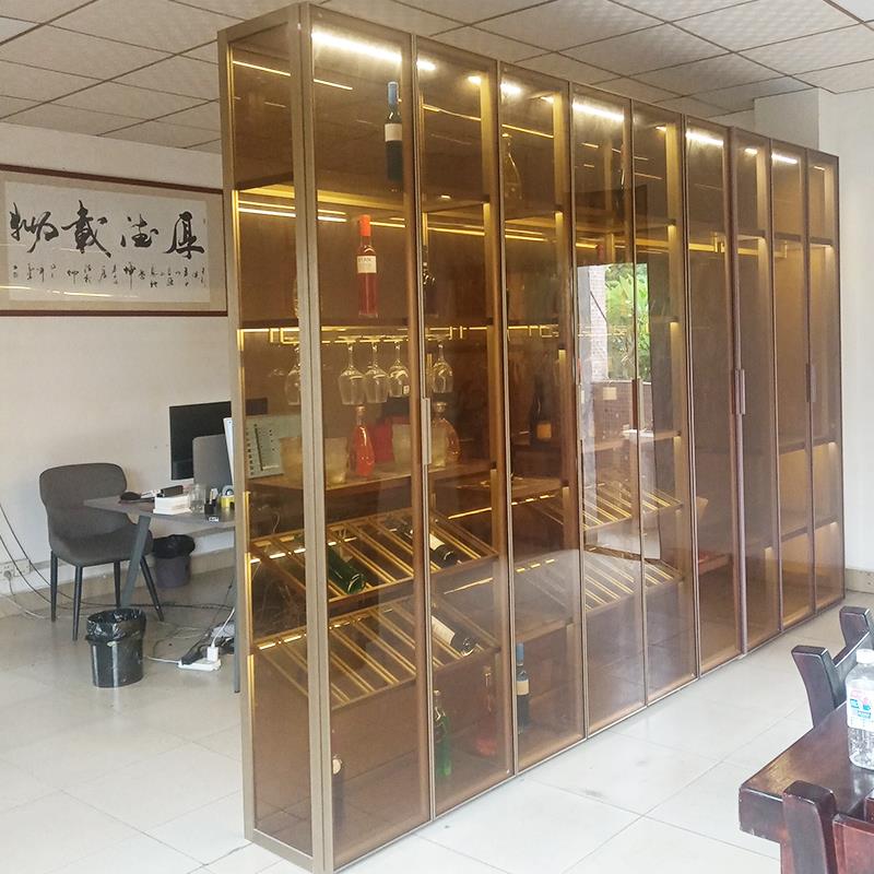 定制金色铝合金酒柜茶色钢化玻璃客厅隔断柜带灯酒店酒楼展示柜