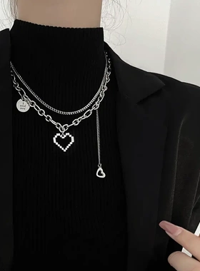黑色辣妹克爱心像素吊坠项链女钛钢不掉色小众ins嘻哈毛衣链