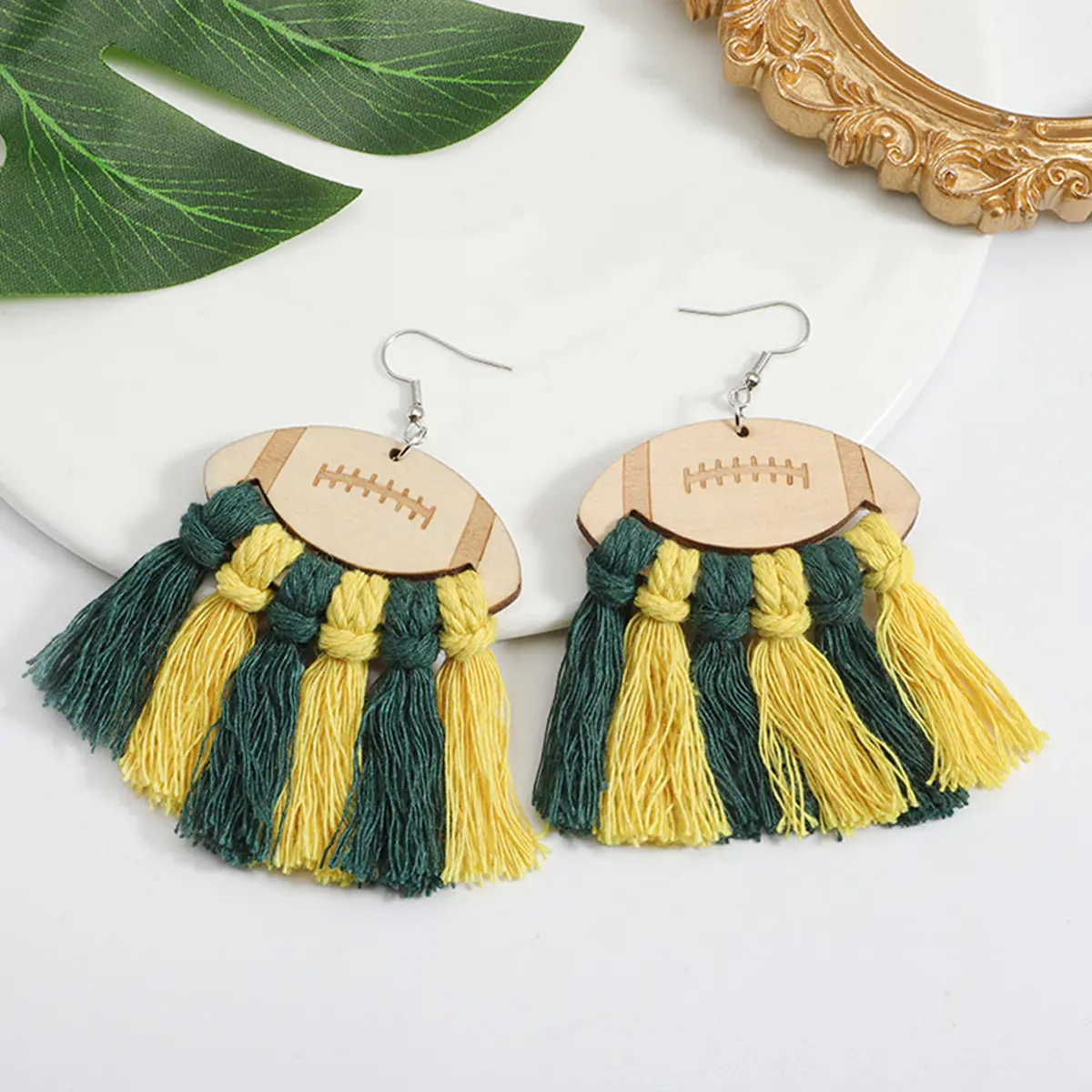 欧美风复古木质冲压橄榄球造型流苏耳环高级感运动风扇形耳饰
