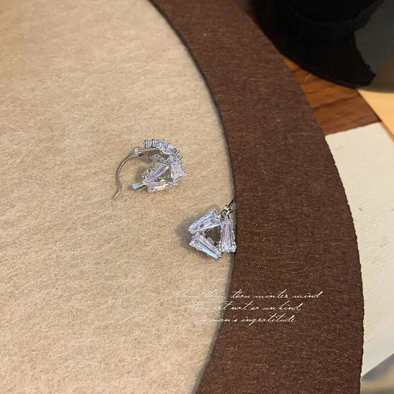 设计感小众镂空几何耳扣轻奢通勤百搭耳钉气质百搭耳环