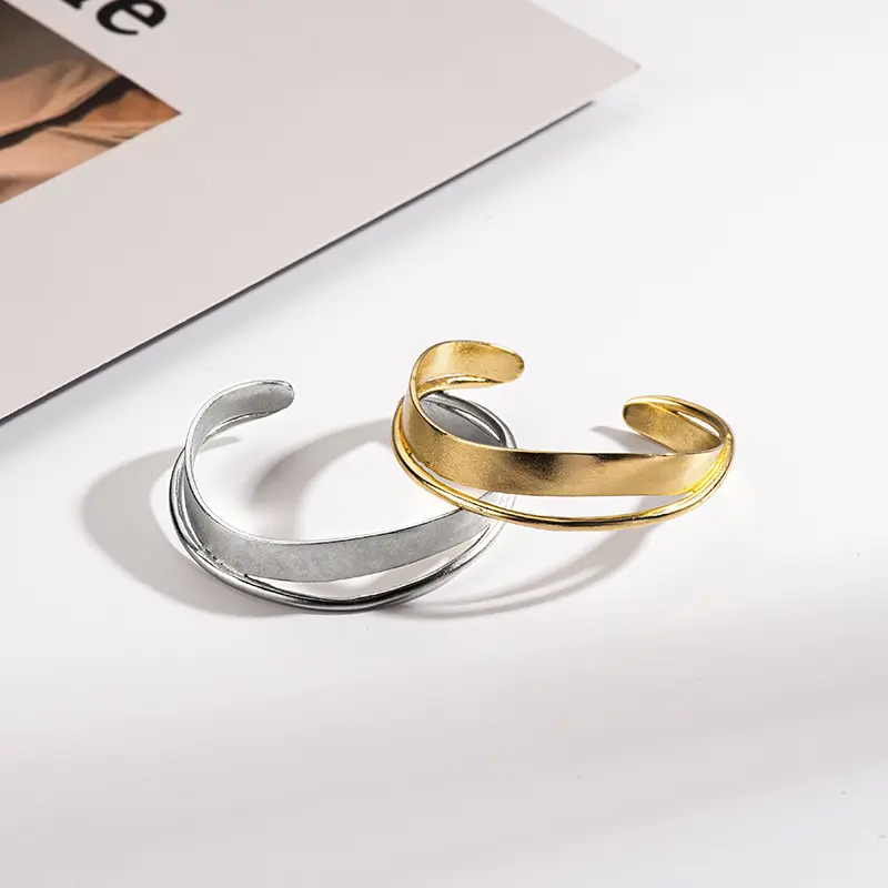 铜镀金莫比乌斯环手镯女网红新款潮金属手环高级感时尚个性手饰品