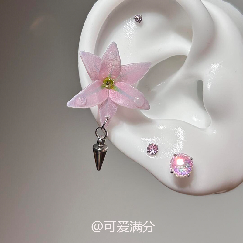 粉色百合花耳骨钉女2026年新款高级感百搭气质漂亮精致冷淡风耳饰