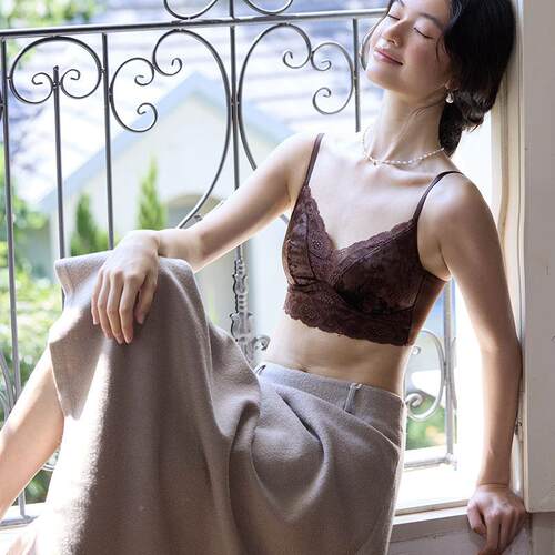 一2JQP5冬秋丝绒立体蕾丝款内V领吊带美背蚕丝润肤衣体固定杯设计