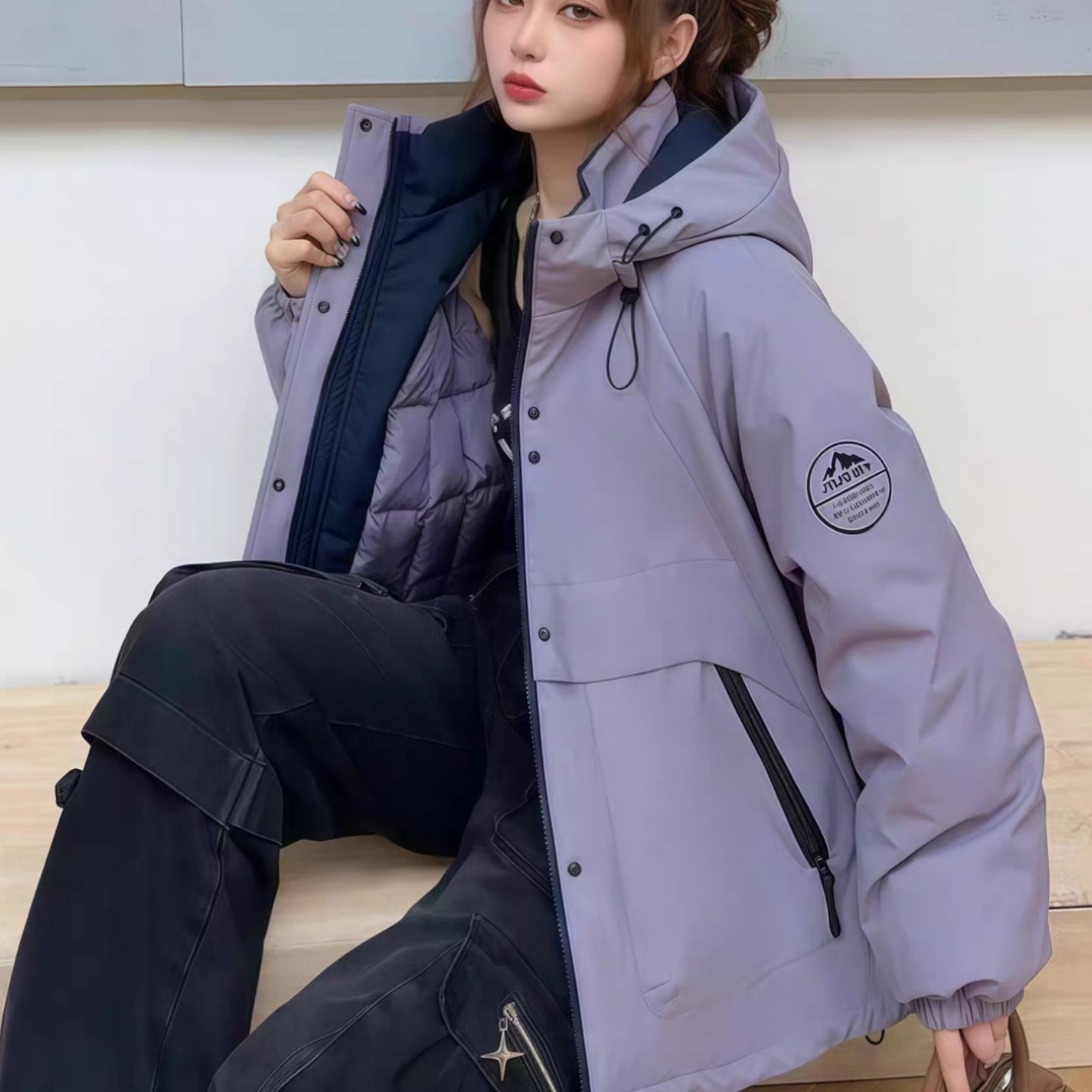 2025冬季新款户外风连帽短款棉服女宽松显瘦加厚保暖休闲外套