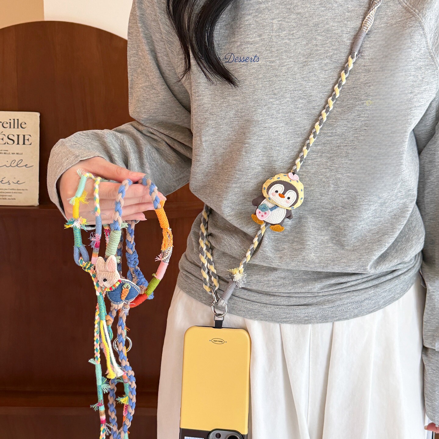 敲可爱~顽皮兔企鹅编织斜挎手机挂绳项链女旅游出行防丢便携配饰