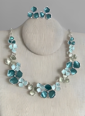 蓝色花朵珐琅彩项链高级感轻奢小众独特气质新中式重工中古锁骨链