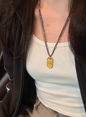 藏蓝色手工编绳点钻骏马椭圆牌吊坠项链设计高级感百搭毛衣链新款