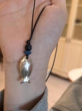 新中式银色亮面小鱼吊坠项链简约风复古百搭长款可调节编绳毛衣链