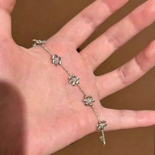 清冷感银色六瓣花朵手链古着高级感轻奢小众精致复古巨好看的手饰