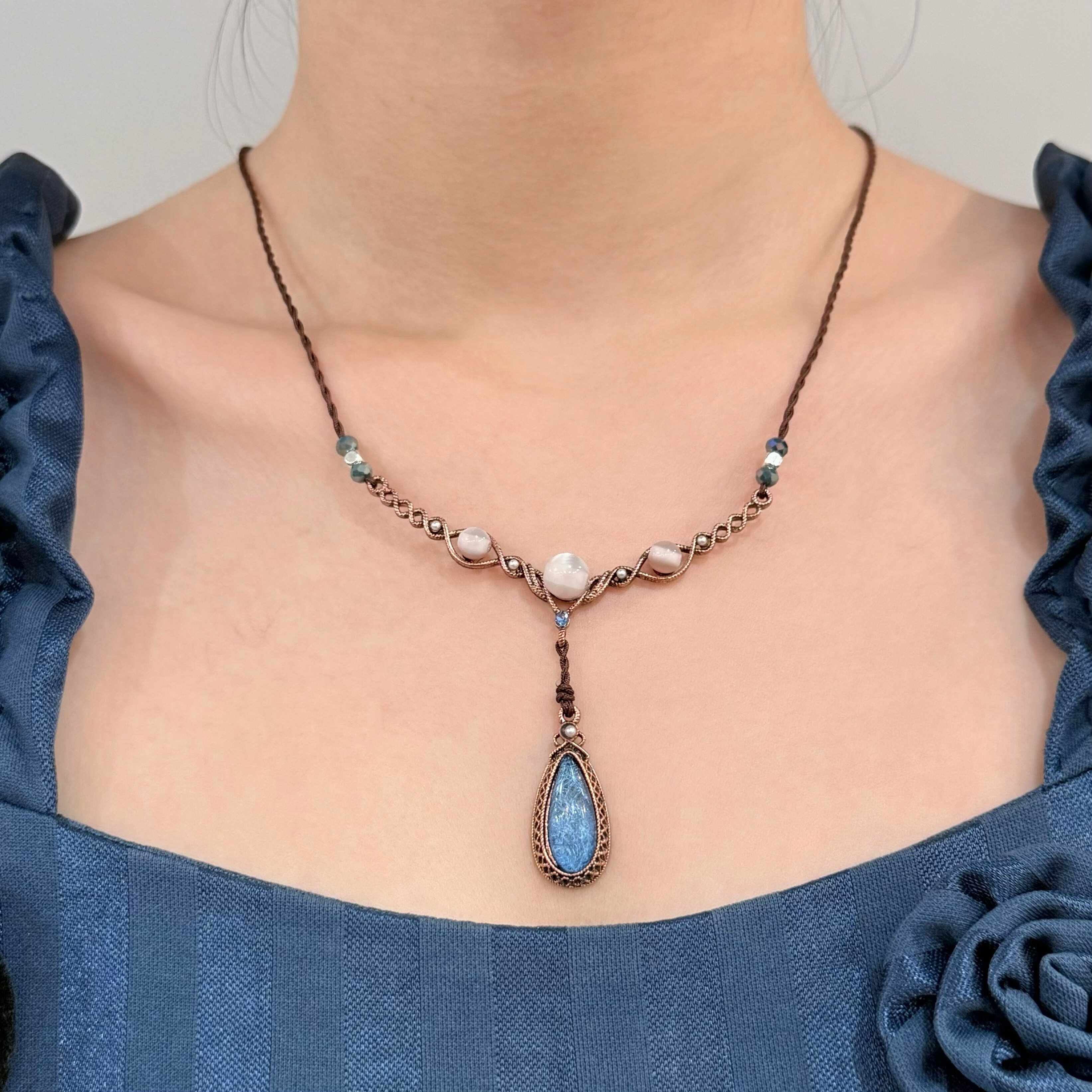 蓝眼泪清冷感蓝色水滴吊坠项链女气质精致毛衣链高级感锁骨链长款