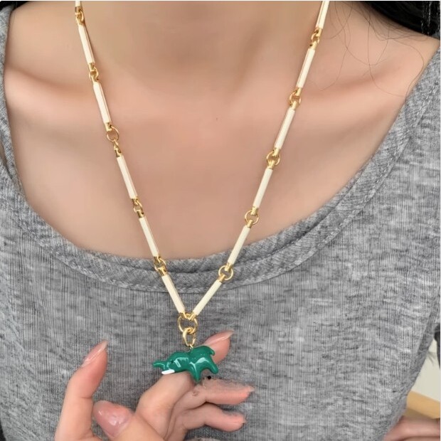 清新灵动小绿象吊坠女可拆卸式珐琅小象项链百搭奶油色竹节项链
