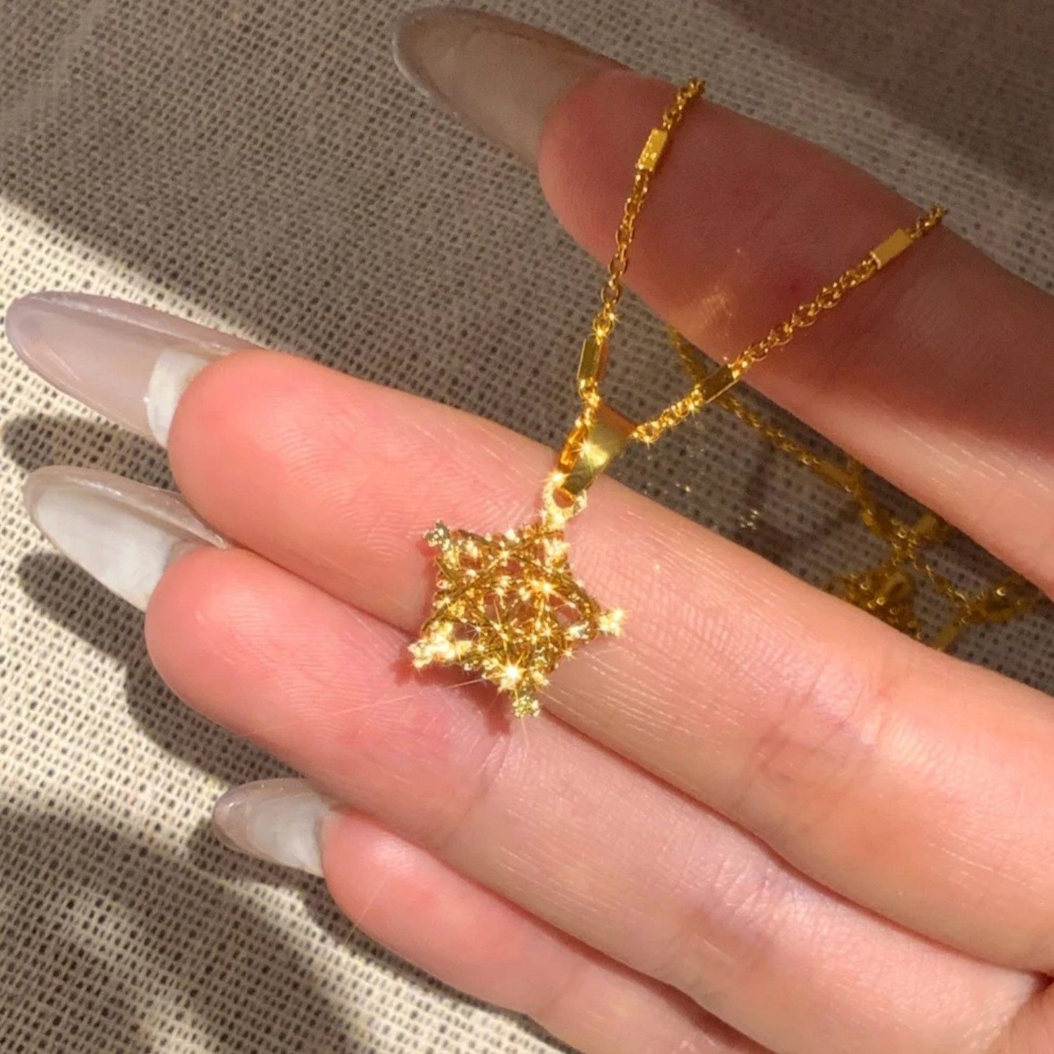 金灿灿金闪闪星星吊坠黄金色链条项链女款设计感锁骨链轻奢高级感