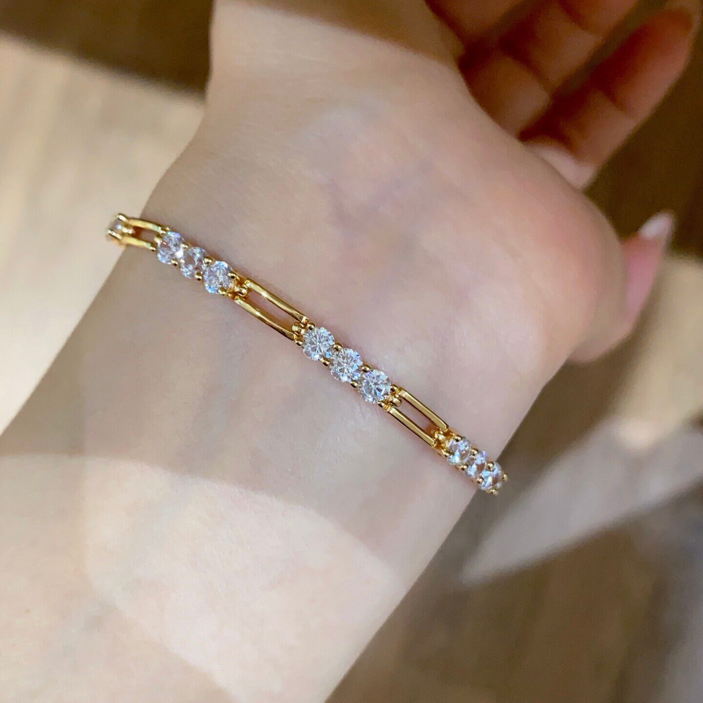 流光星语！金色爆闪星光轻奢手链女2026新款小众链节设计百搭手饰
