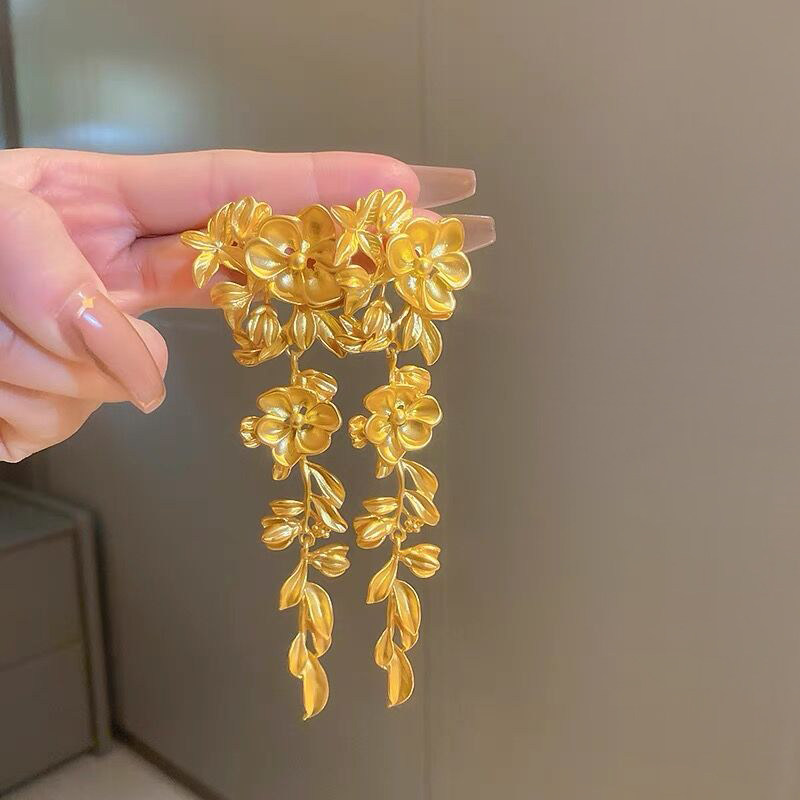 轻奢金色花朵长款流苏耳环