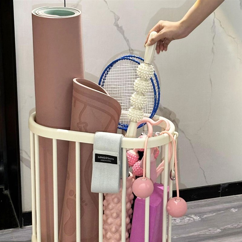 瑜伽垫收纳筐家用k健身器材收纳框运动工具整理置物架带轮子可移