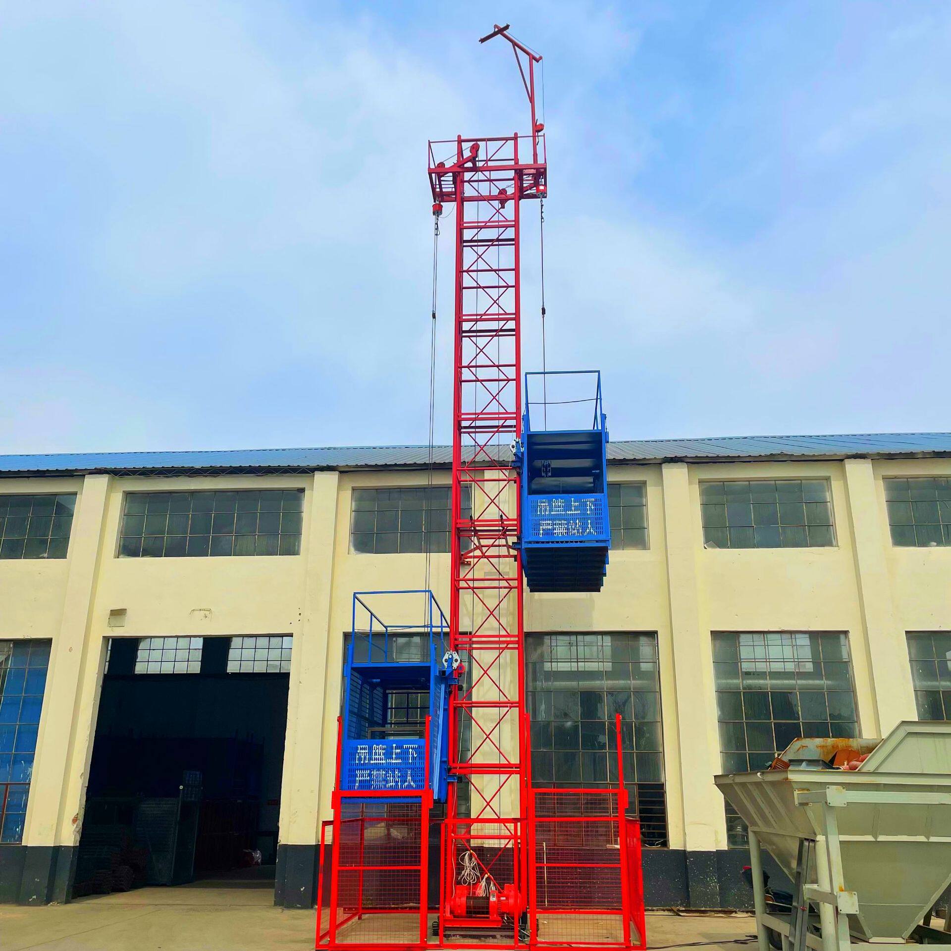 建筑施工升降机双吊篮物料提升机龙门架工地装修上材料电梯工地临