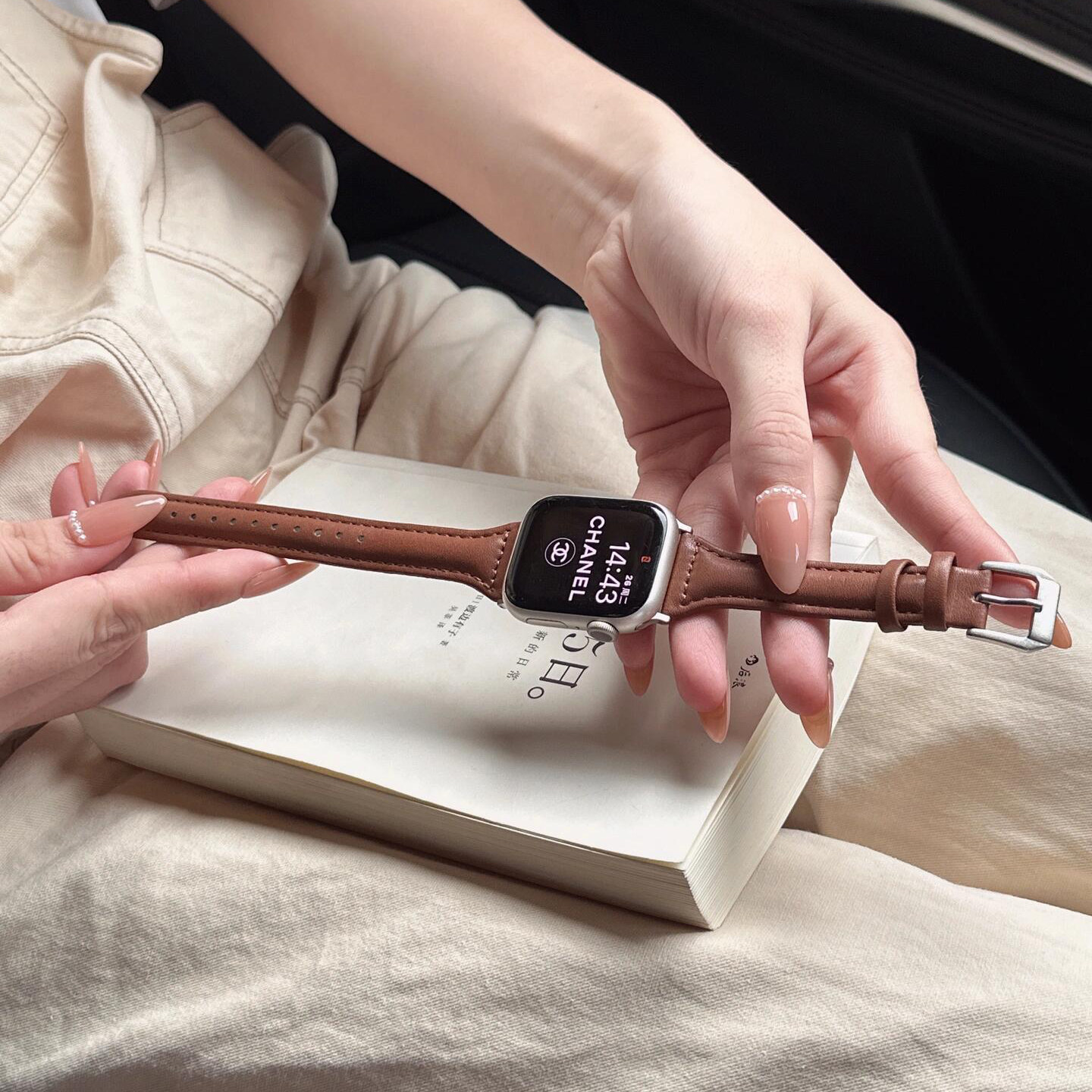 适用苹果s11手表表带s10牛皮女款