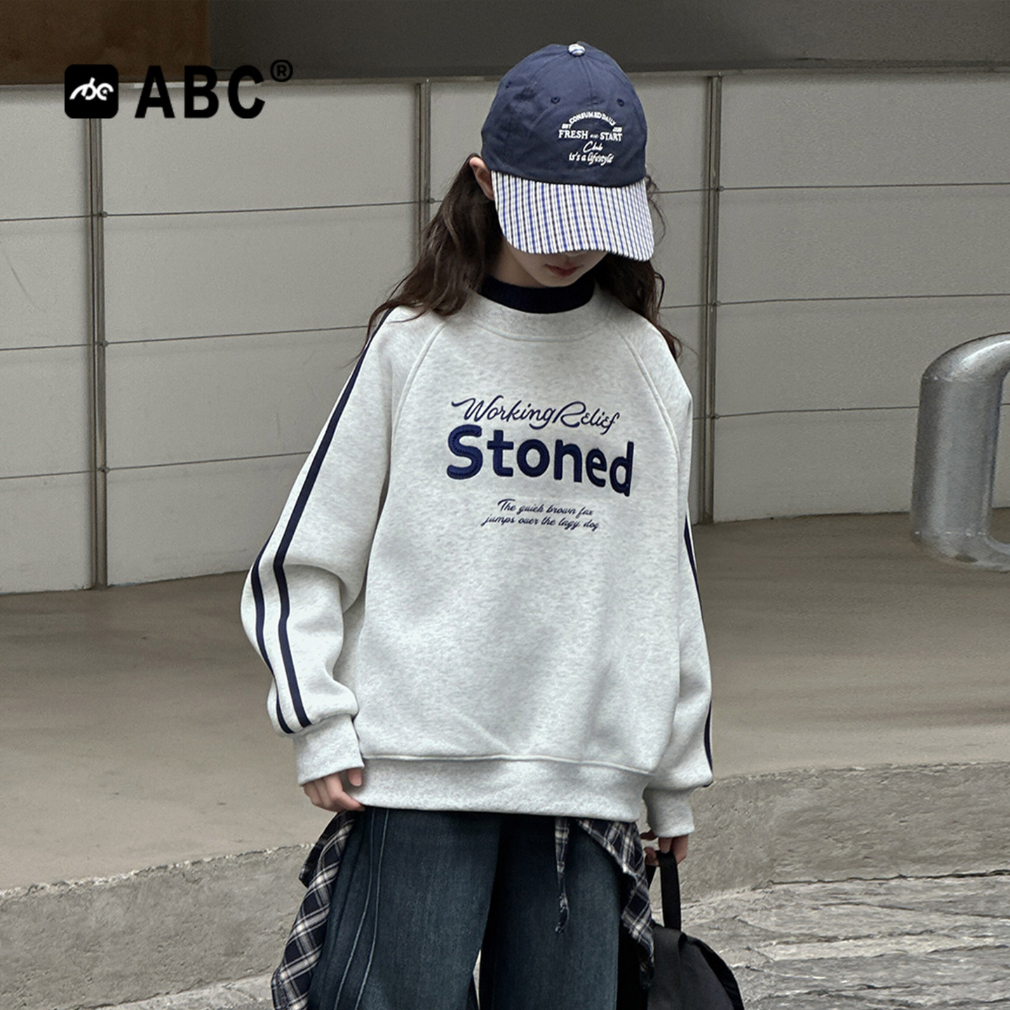 ABC女童加绒卫衣2026新款字母印花双领上衣女大童秋冬保暖打底衫
