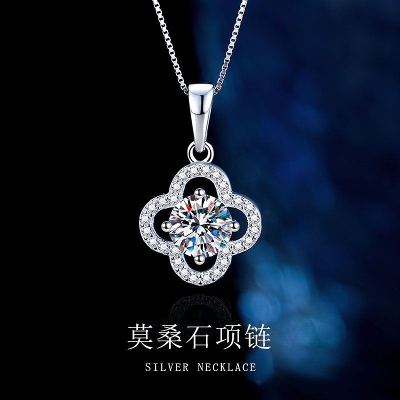 s925纯银莫桑石四叶草项链女百搭个性简约满钻吊坠时尚配饰锁骨链