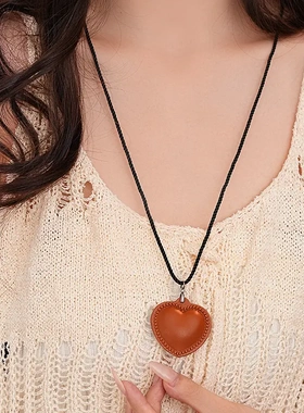 韩国彩色爱心皮革编织绳项链气质时尚潮流毛衣链简约高级感项饰女