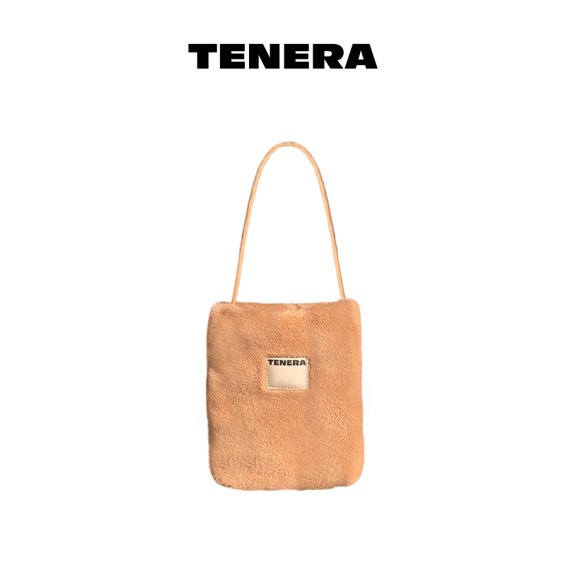 TENERA毛绒小号水桶包冬女生通勤背包复古秋