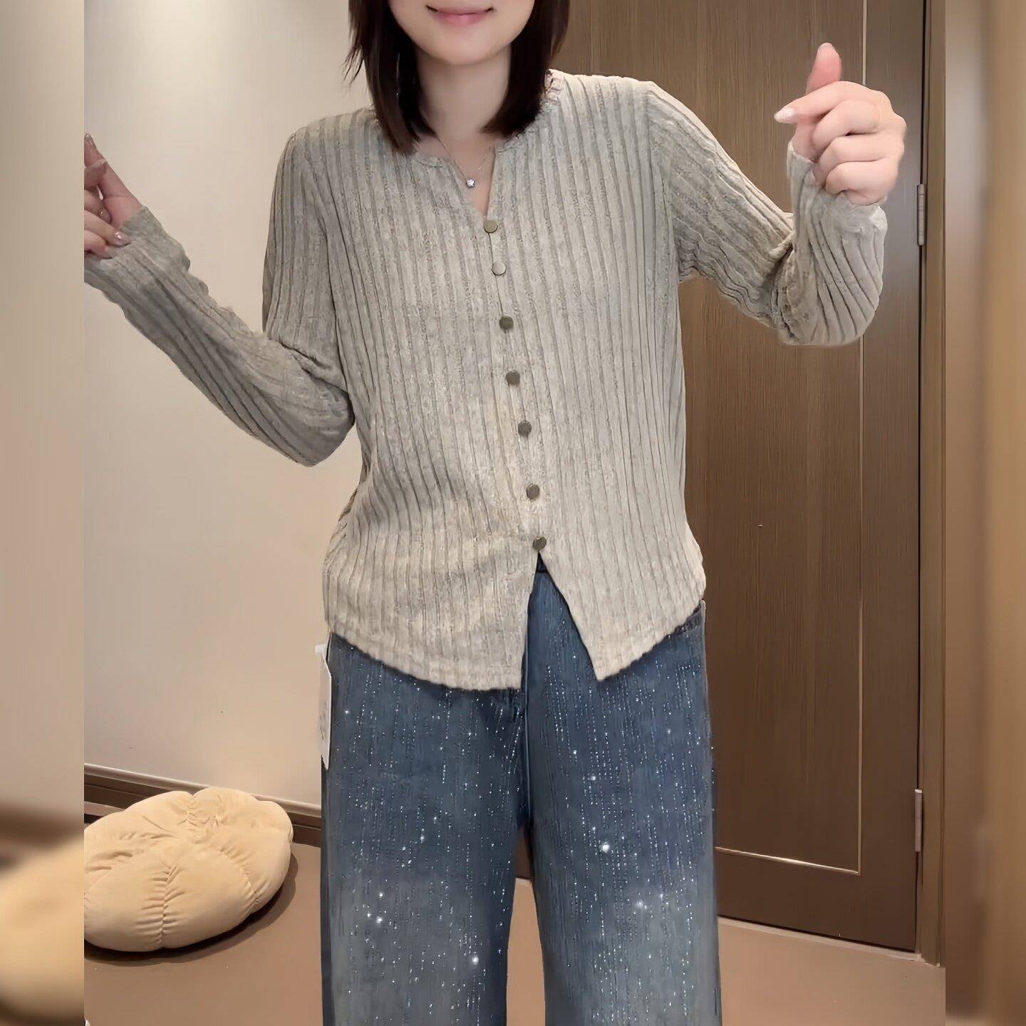 推荐韩版大码遮肉坑条纹简约通勤款打底衫上衣2026秋冬款女内搭可