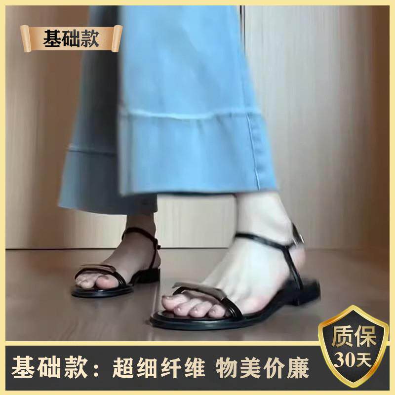 新品绝美法式银色低跟平底凉鞋女款2026新款配裙子一字带露趾罗马