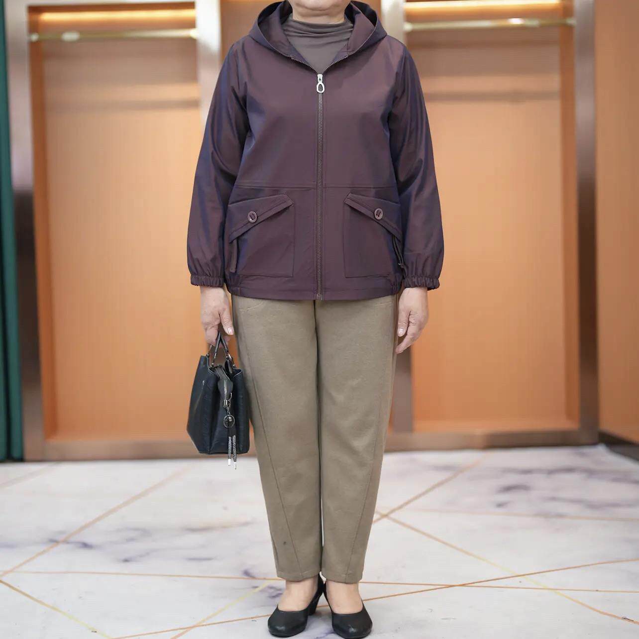 推荐中老年人女装妈妈外套春秋新款洋气风衣加肥大码宽松休闲夹克