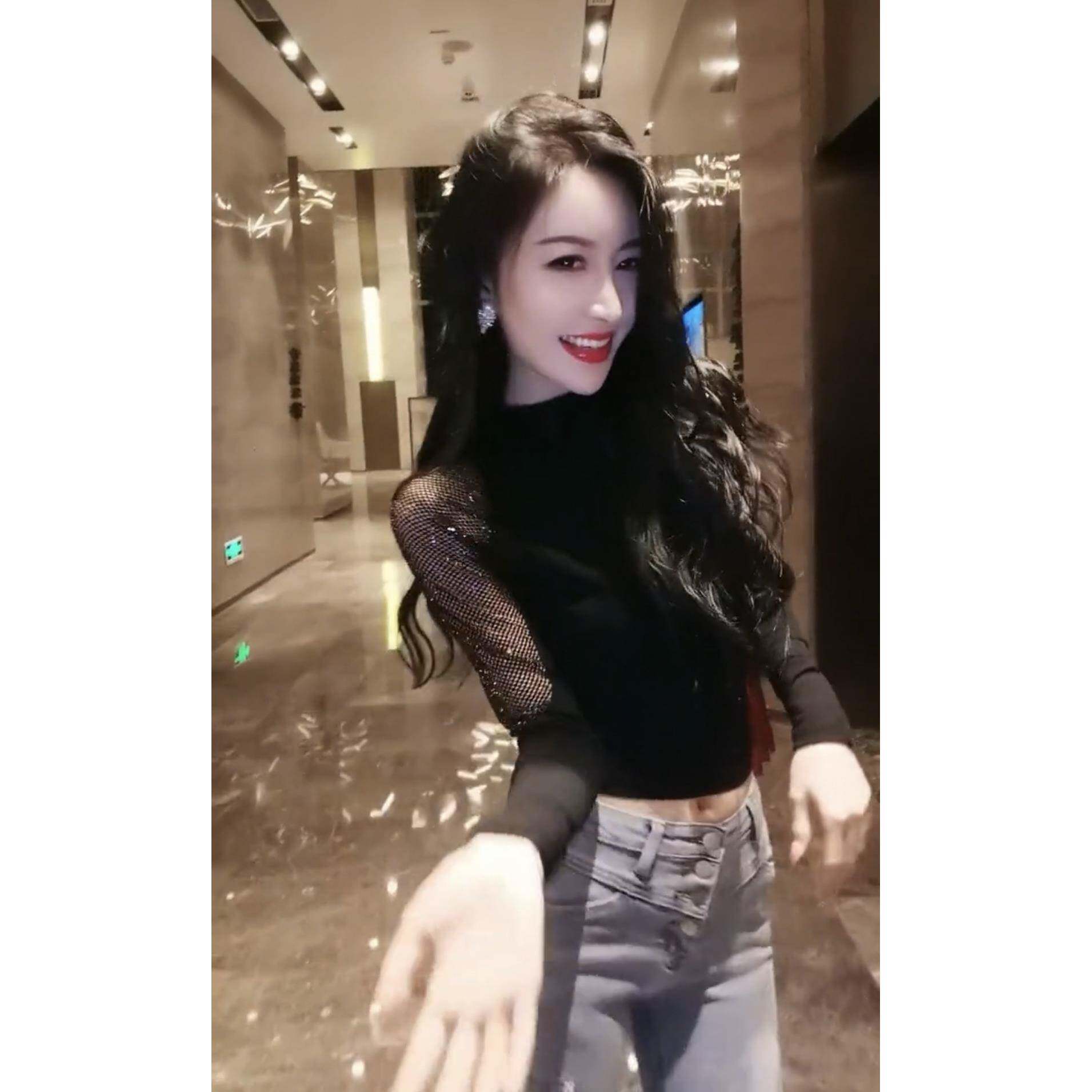 推荐露肩镂空修身上衣女欧货爆款修身显瘦拼接长袖打底衫气质T恤