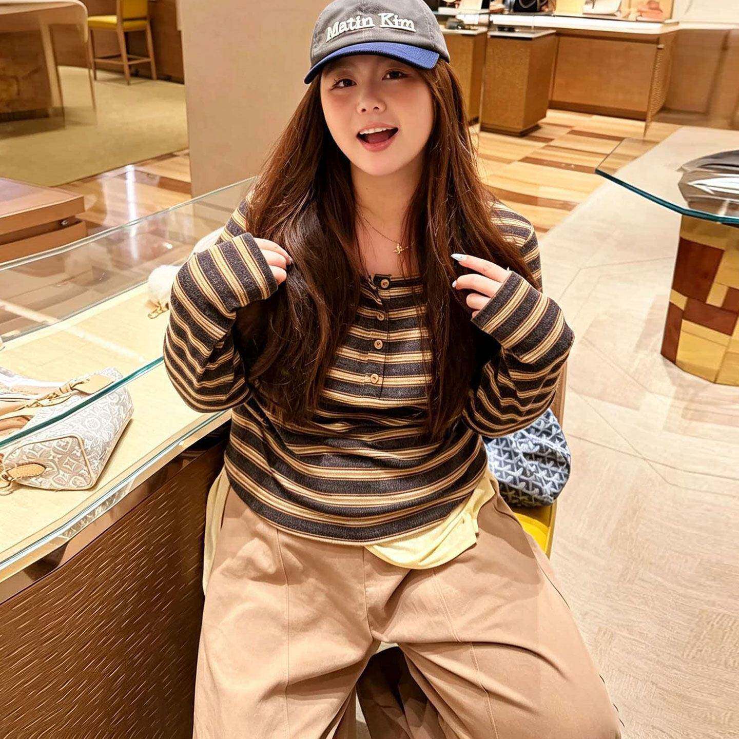 推荐大码韩系复古条纹U领长袖T恤女秋季胖mm设计感修身百搭打底衫
