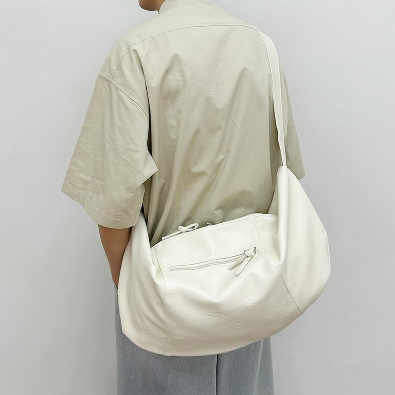 推荐男士大容量斜挎包时尚