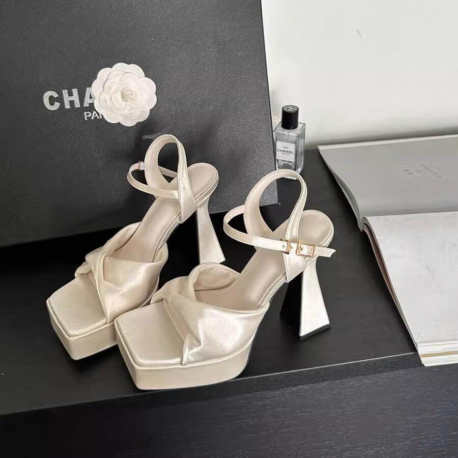 新品法式缎面新款高跟鞋不累脚防水台白色婚鞋女厚底粗跟一字扣带