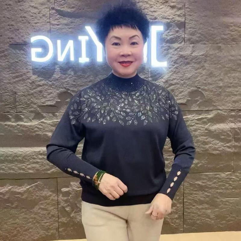 推荐2026春季新款中老年妈妈冰麻衫宽松时尚大码纯色减龄重工烫钻