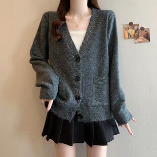 新品法式复古V领灰色毛衣外套女秋冬大码胖mm宽松慵懒高级感针织