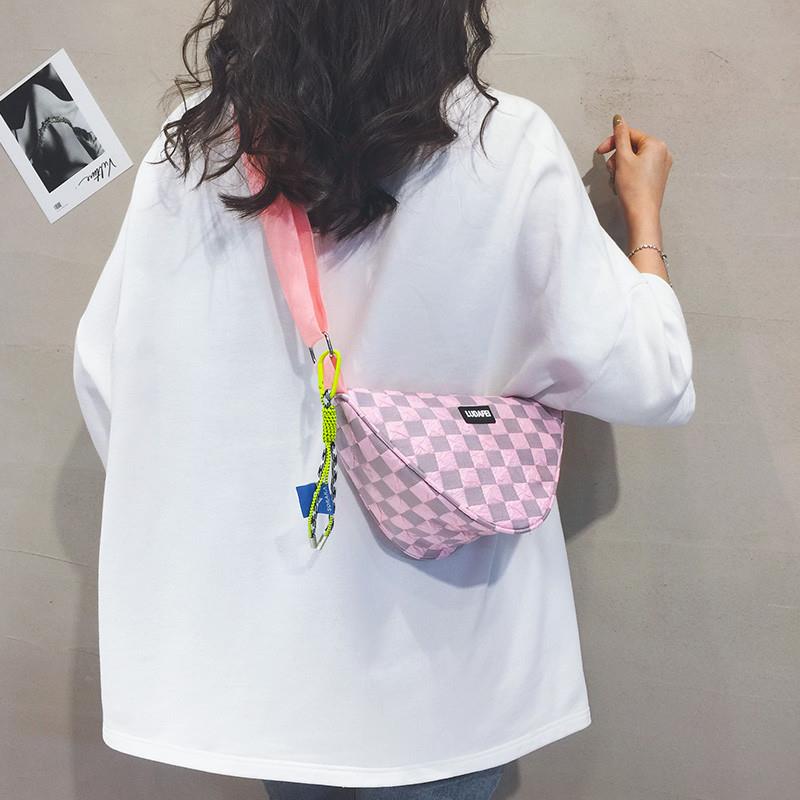 推荐夏季流行三角包帆布斜