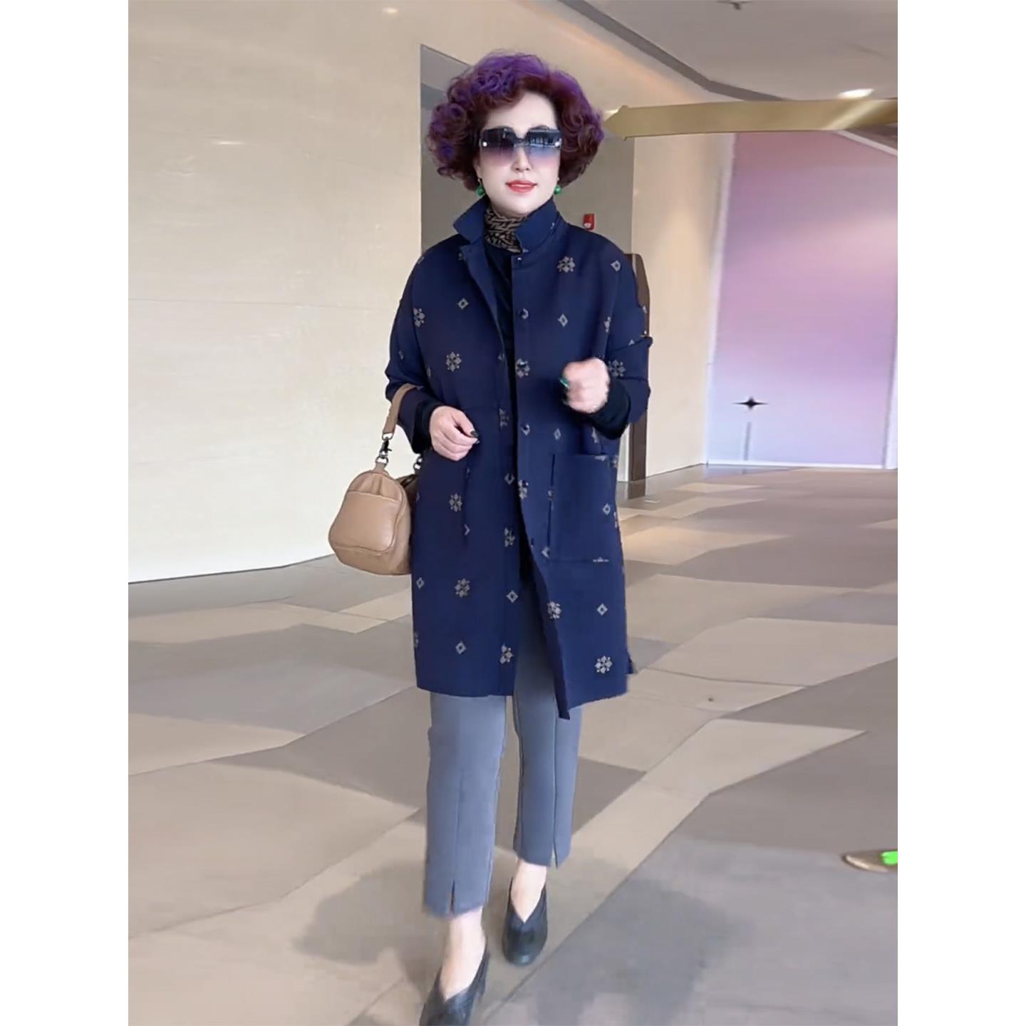 推荐时尚妈妈秋季新款百搭翻领风衣大码空气棉中长款40-50岁休闲