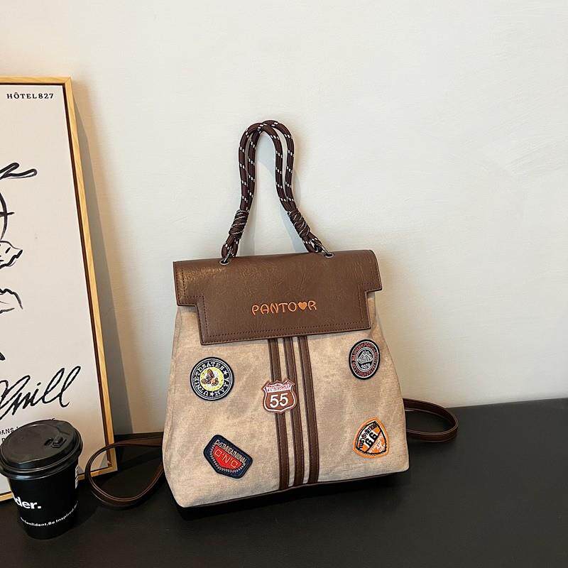 新品复古徽章双肩包包女2024新款韩国小众旅行背包秋冬时尚百搭手