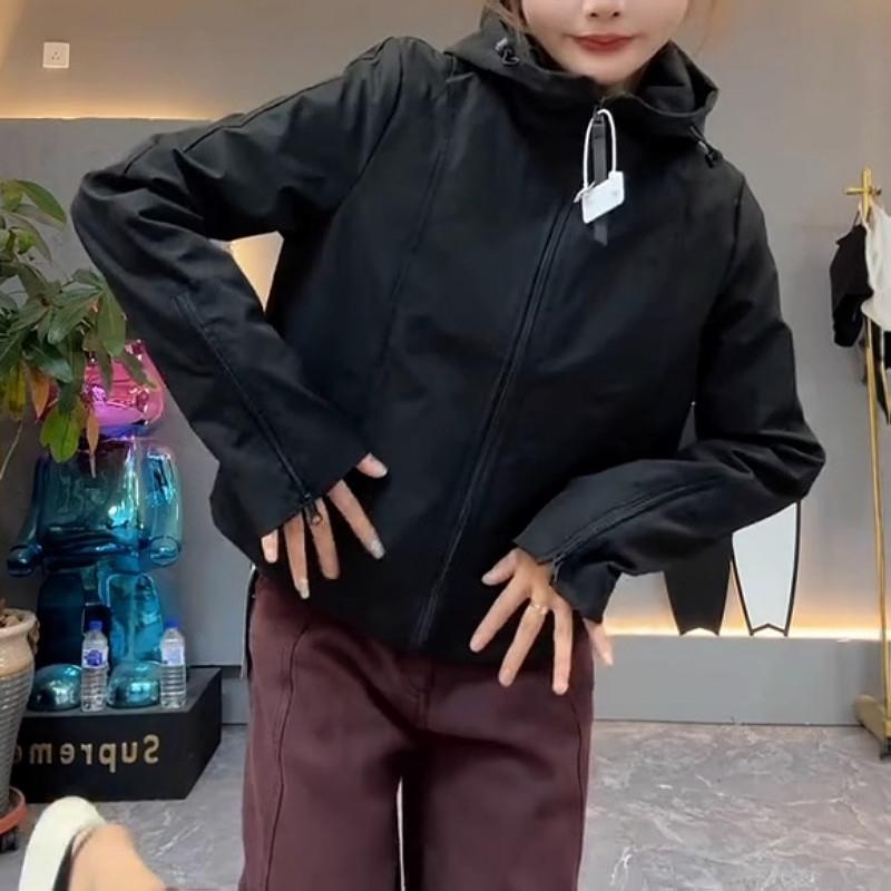 推荐韩版连帽冲锋衣外套女秋季新款大码胖MM短款宽松时尚百搭夹克