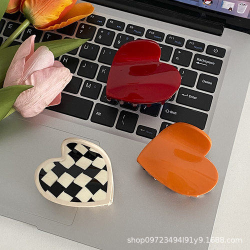 小众设计感红白棋盘格撞色爱心鲨鱼夹个性百搭发夹后脑勺抓夹