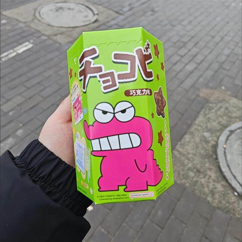 泰国进口鳄鱼先生蜡笔小新饼干同款联名粟米巧克力儿童玉米零食
