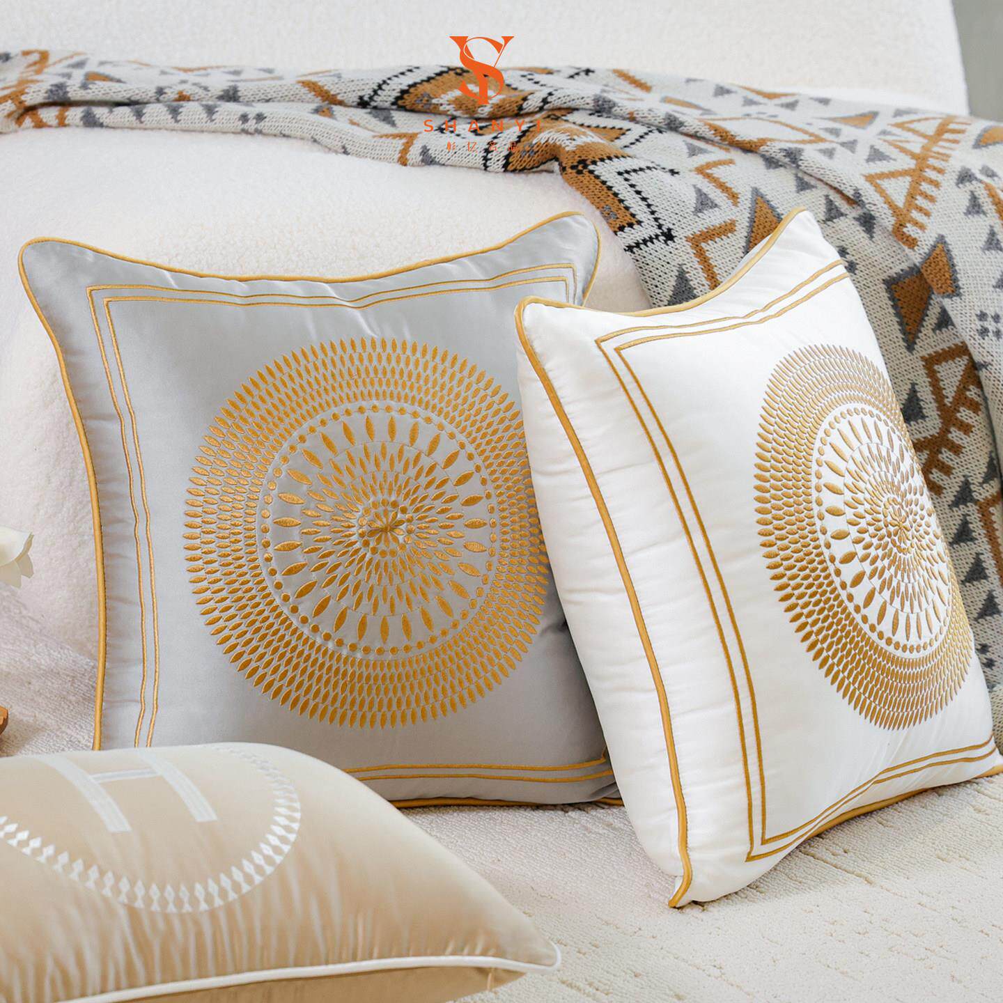 SY 客厅沙发抱枕丝感刺绣轻奢飘窗大靠背长方形腰枕车载不含芯