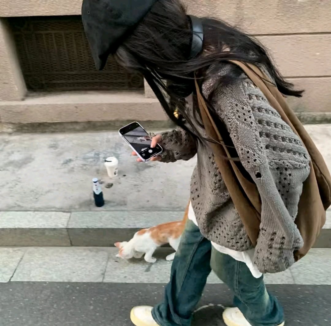 2025秋季新款韩版宽松显瘦百搭圆领长袖针织衫女毛衣上衣