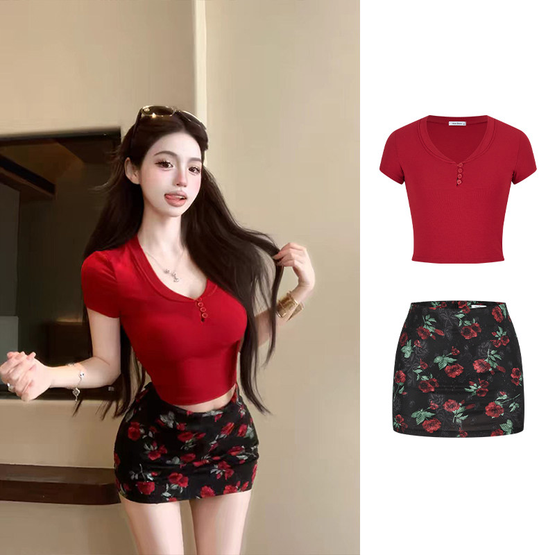 MosesQueen魔西女王红色v领短袖t恤上衣女碎花半身裙包臀短裙套装