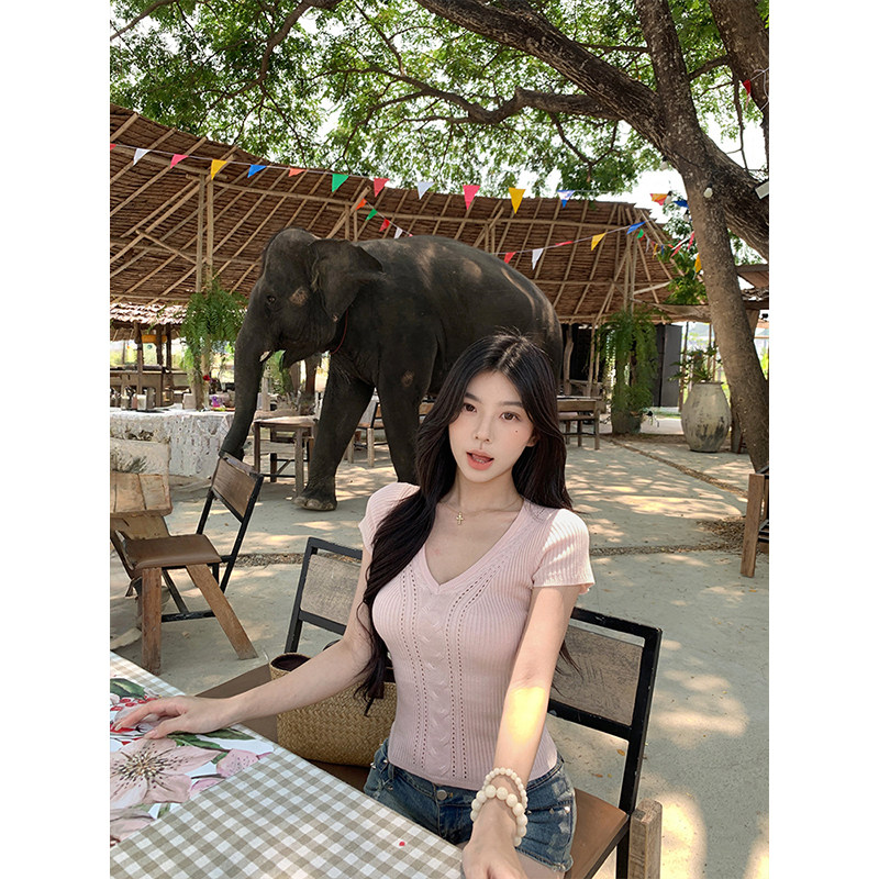 MosesQueen魔西女王粉色v领镂空针织短袖t恤夏季新款修身显瘦上衣