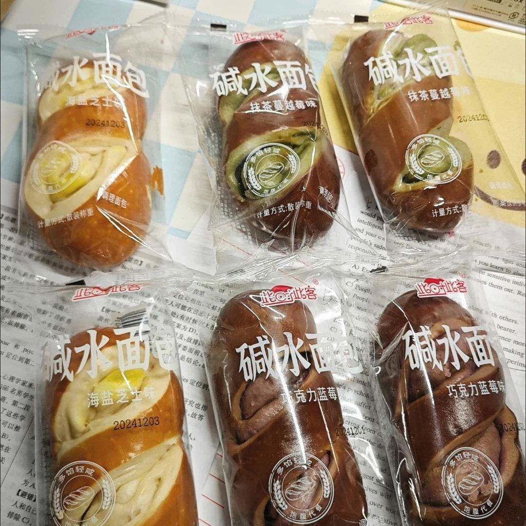 新超级碱水棒面 面包海盐芝士味抹茶蔓越莓味夹心面 面包饱腹代餐