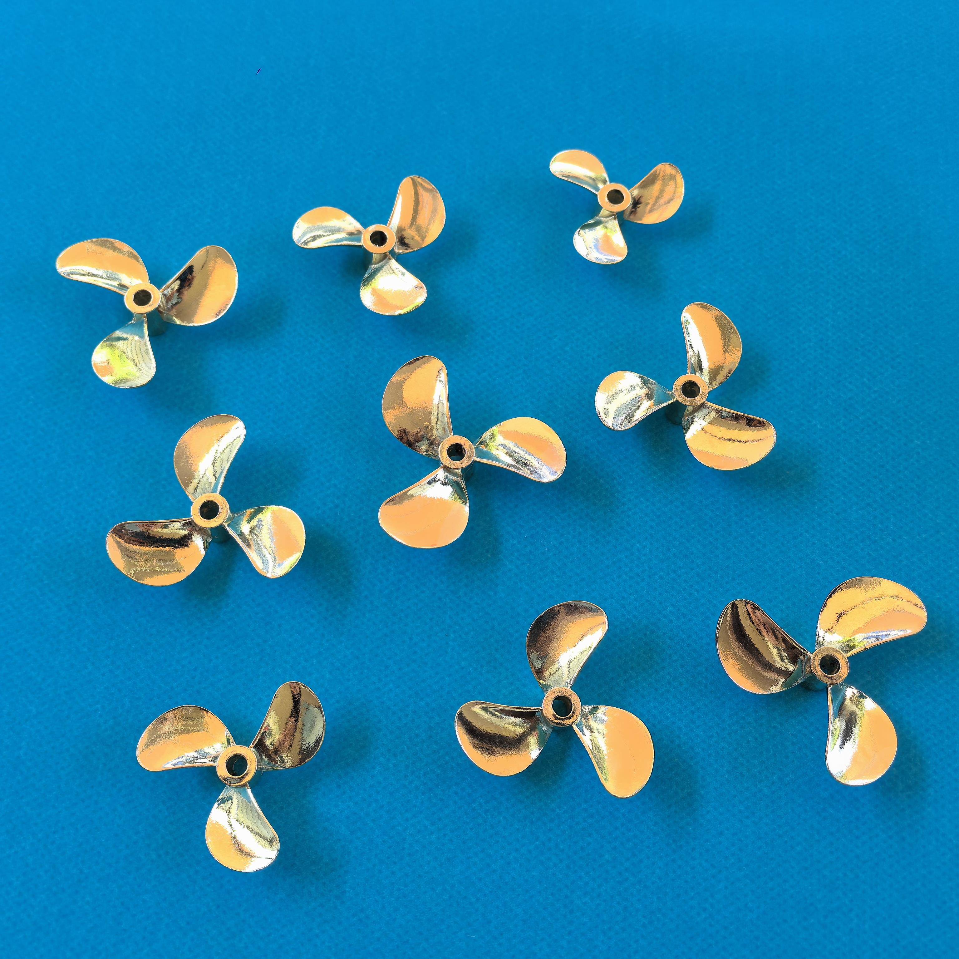 船模 三叶竞速桨4mm孔锌合金桨金色桨叶 拉网船打窝船全侵桨