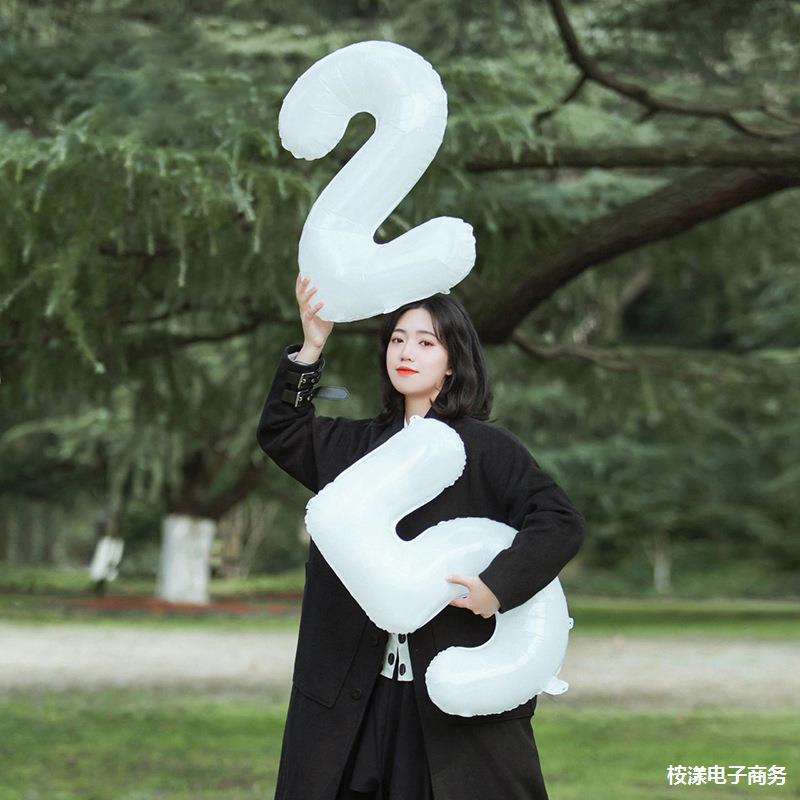 ins32寸白色铝膜2025数字气球周岁生日户外派对场景布置拍照道具