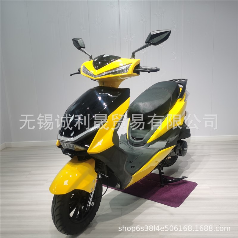 豪鹰踏板摩托车  电动燃油电动摩托车125CC 成人 踏板出口