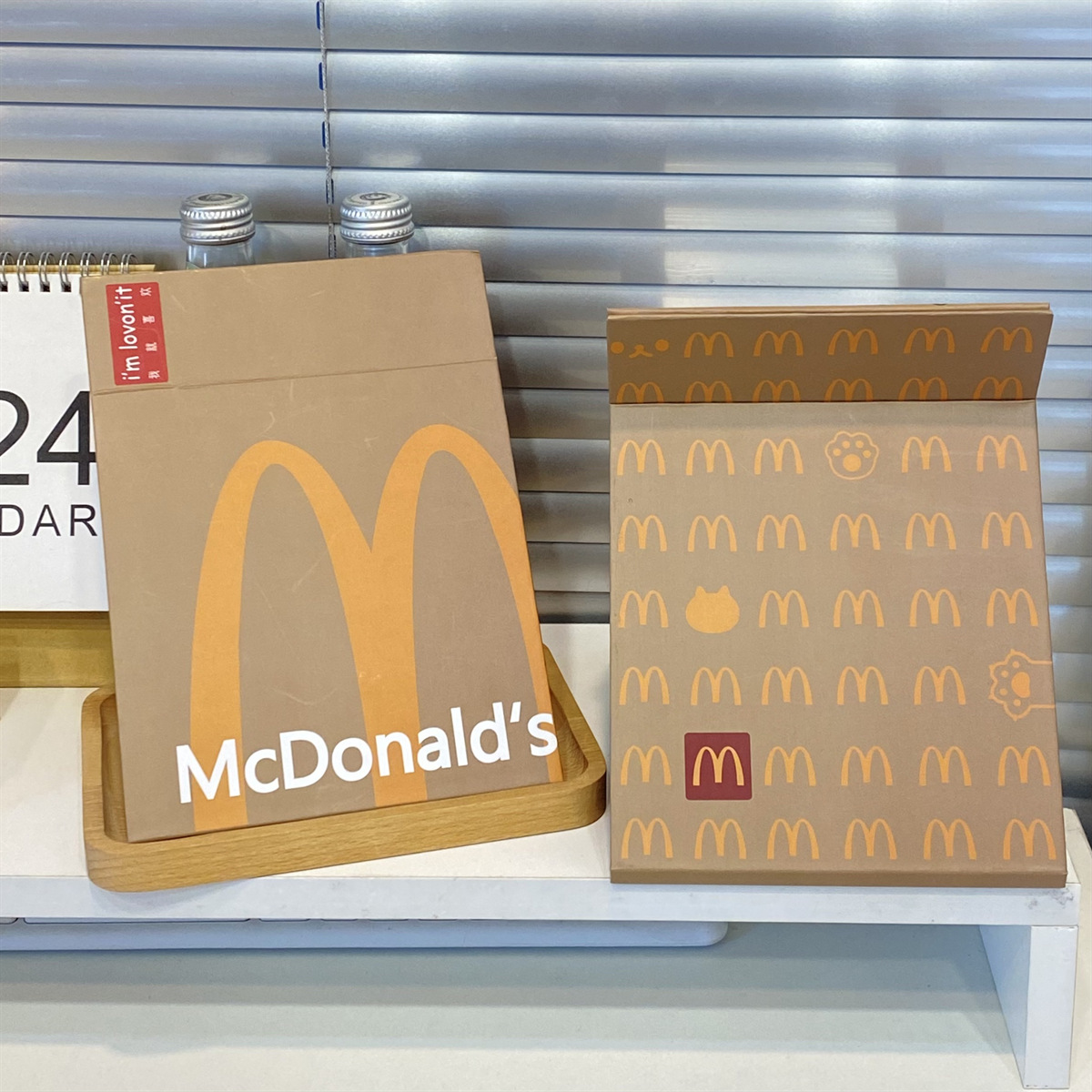 新款麦门m折叠镜简约in风高级感化妆镜清晰台式桌面收纳摆台镜