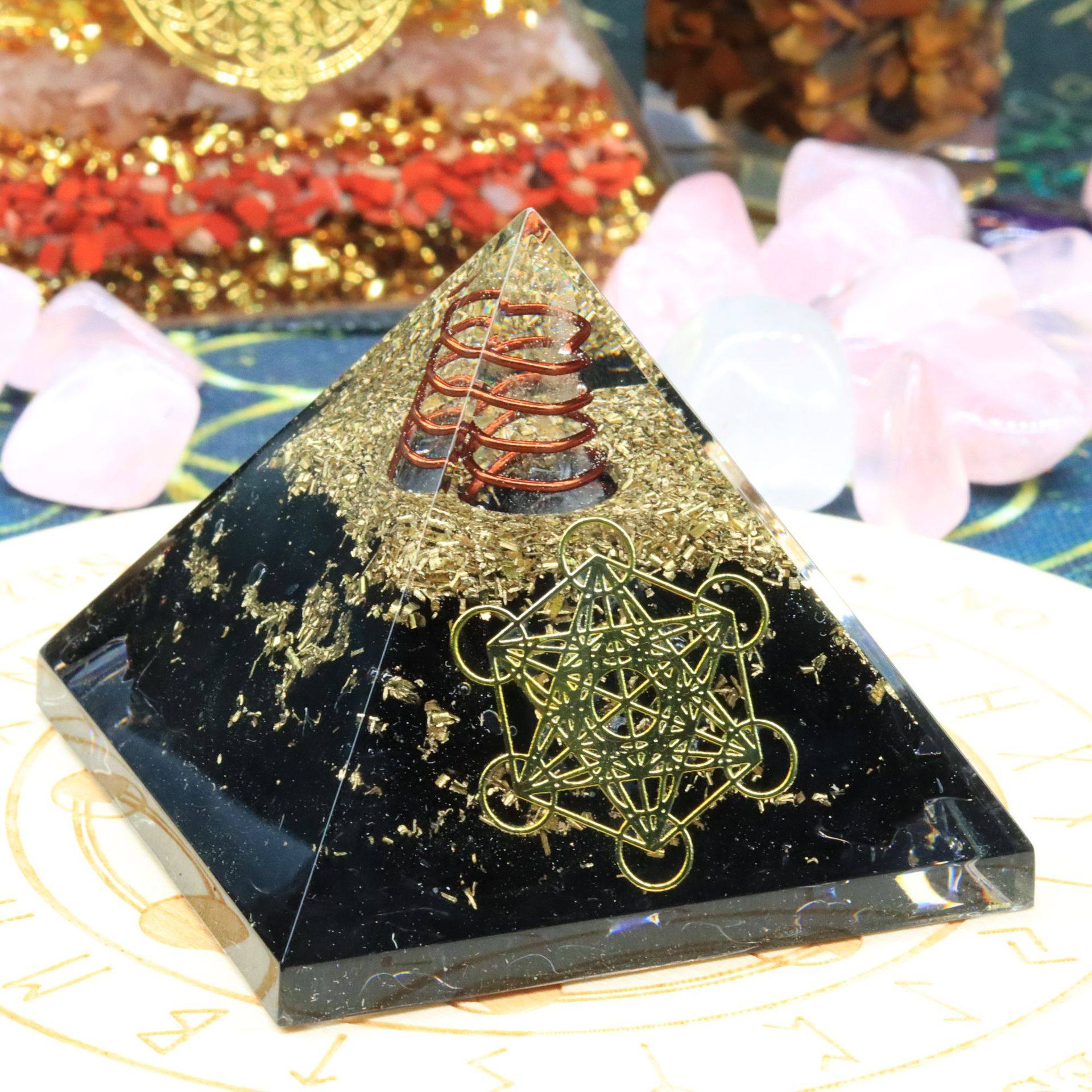 新品塔摆件同款天然水晶碎石滴胶塔摆件